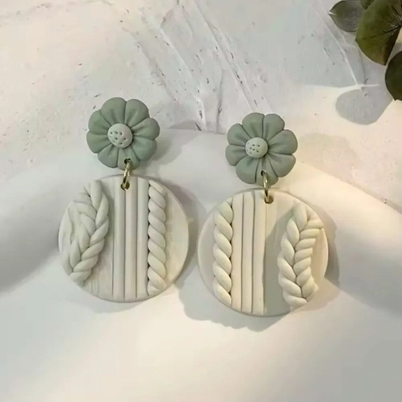 Anthropologie Aurora Flower Resin Earrings - Picture 1 of 7
